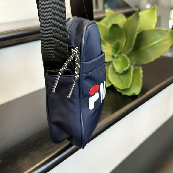 New unisex FILA Crossbody belt bag, chest everywhere shoulder handbag purse - Picture 3 of 9